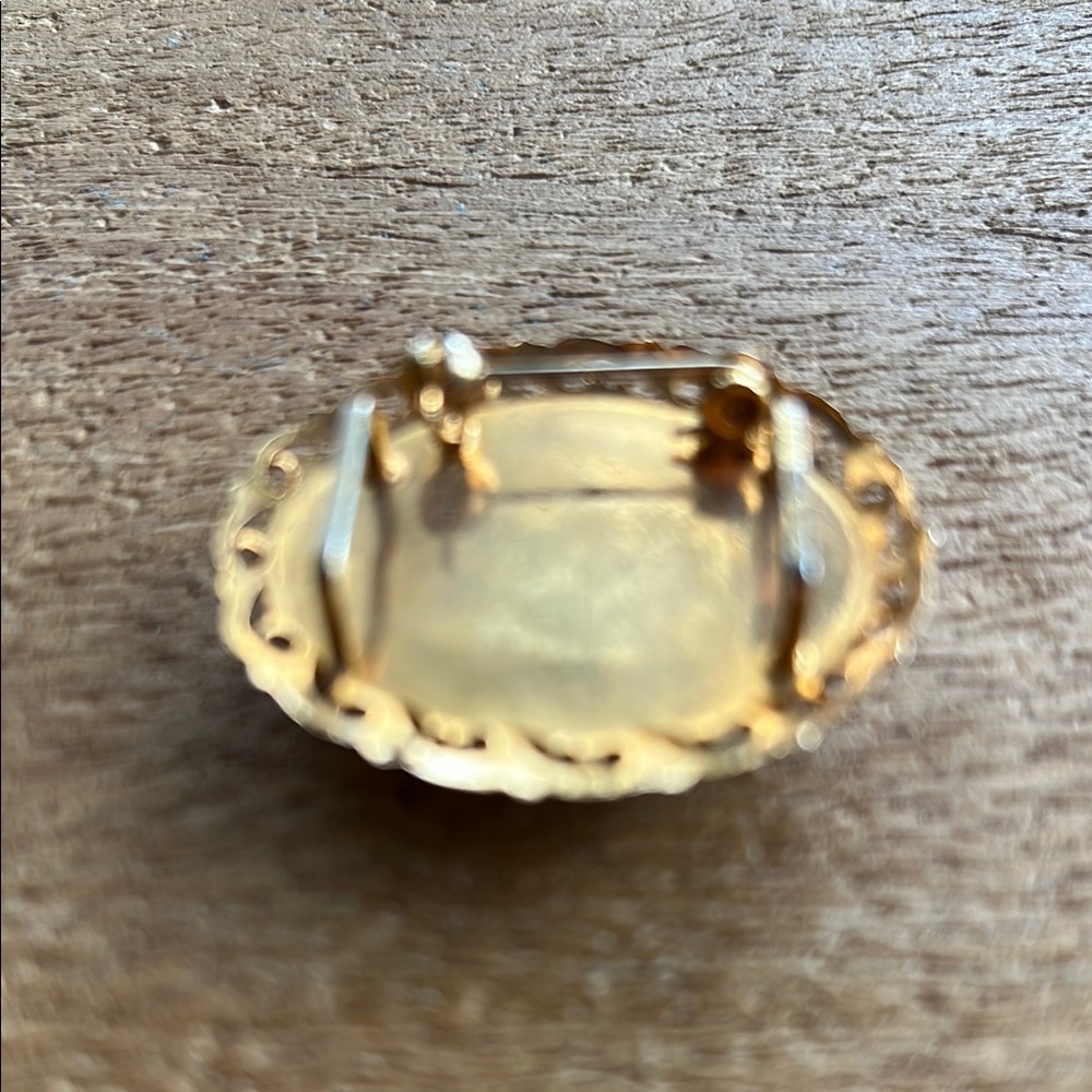 1970's Vintage Goldtone Brooch from Taiwan in Brocade Box Neutral Tones - Picture 4 of 6